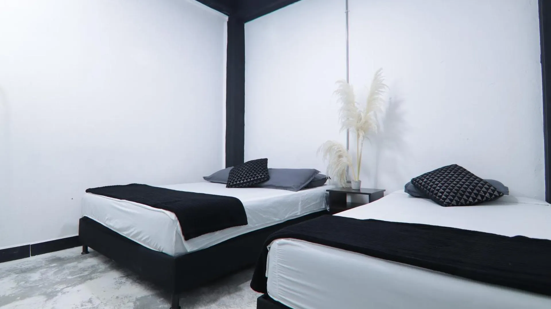 Hotel Casa Laureles Malibu Medellin