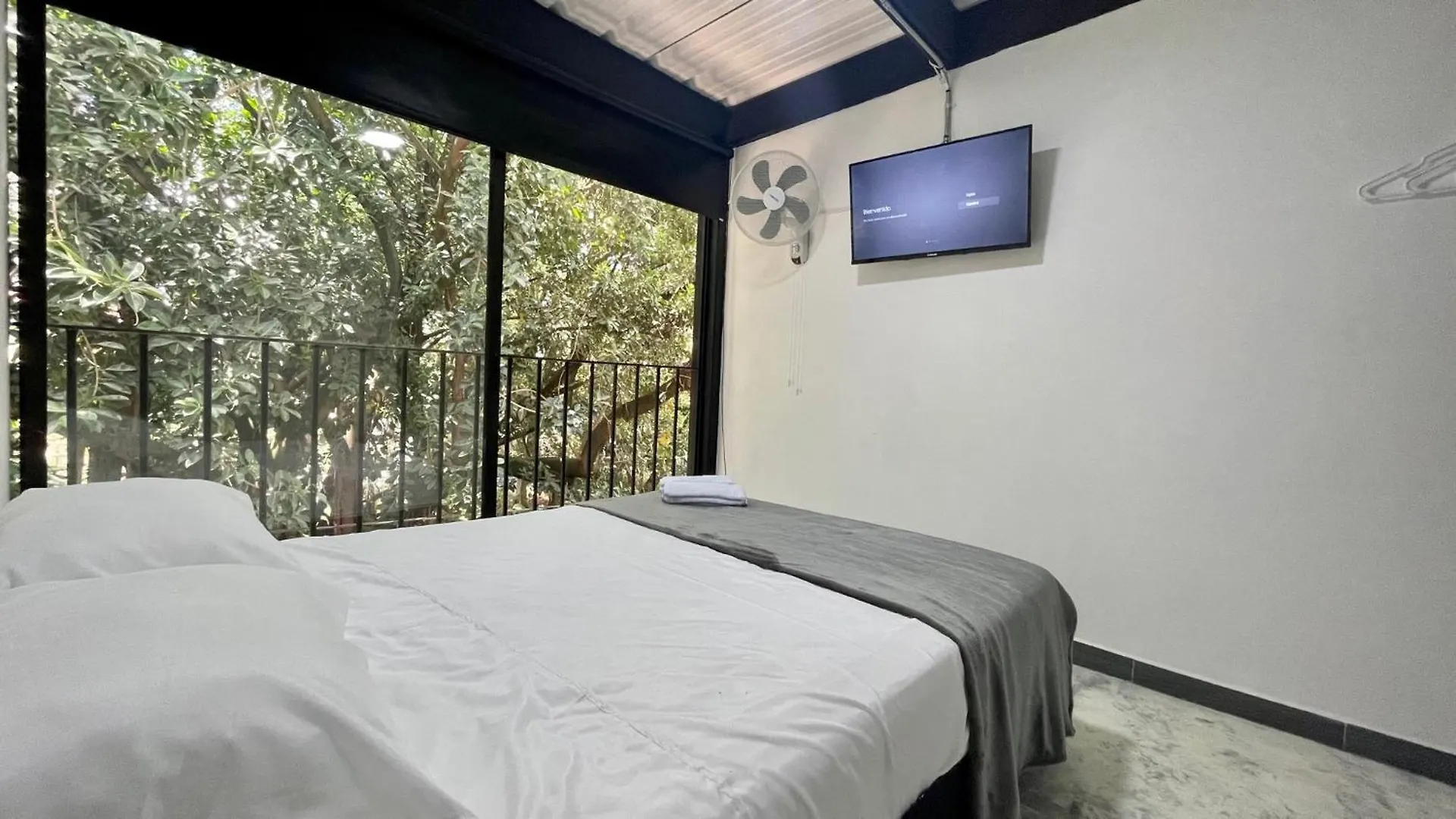 Hotel Casa Laureles Malibu メデジン