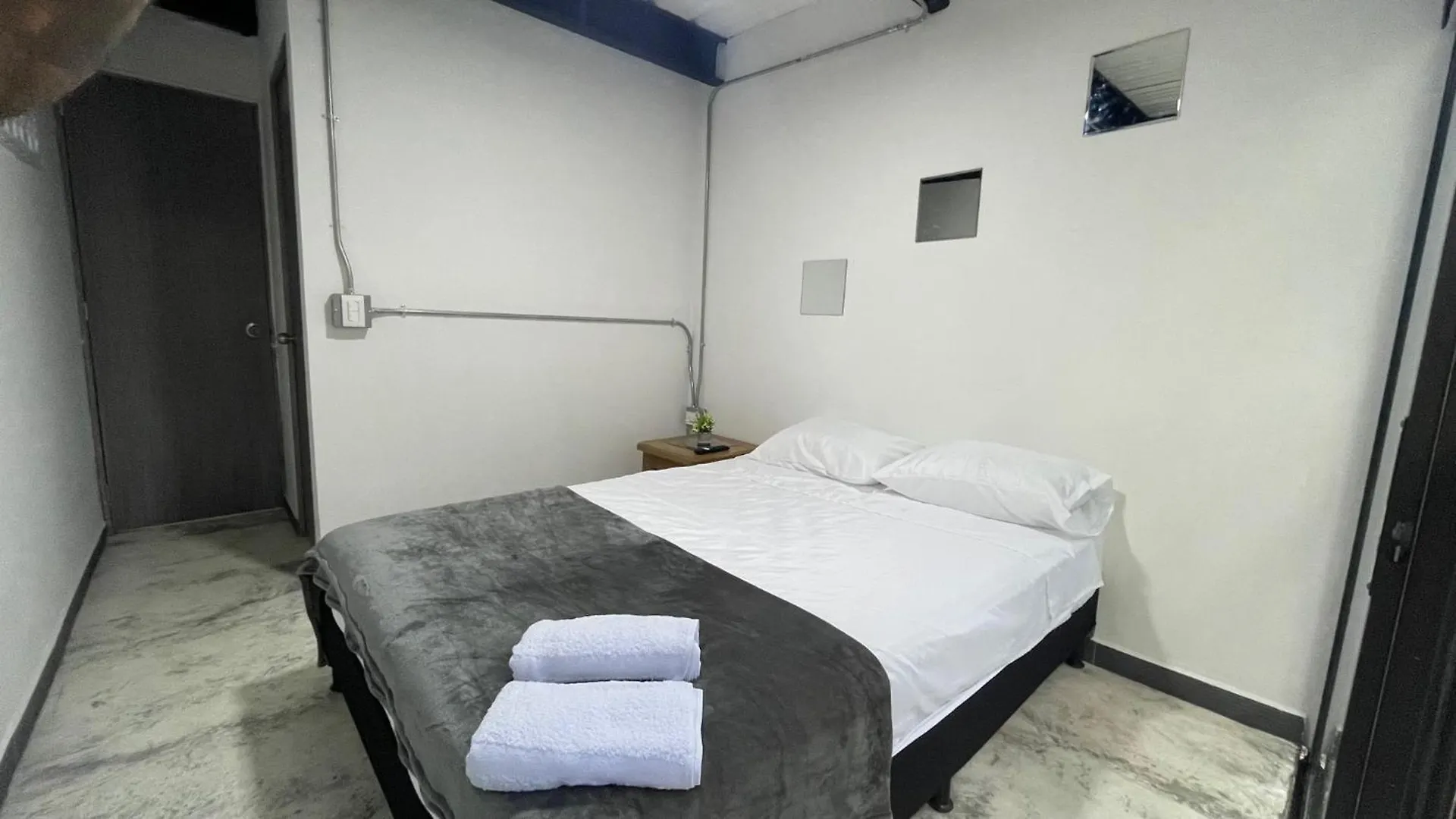 Hotel Casa Laureles Malibu Medellín