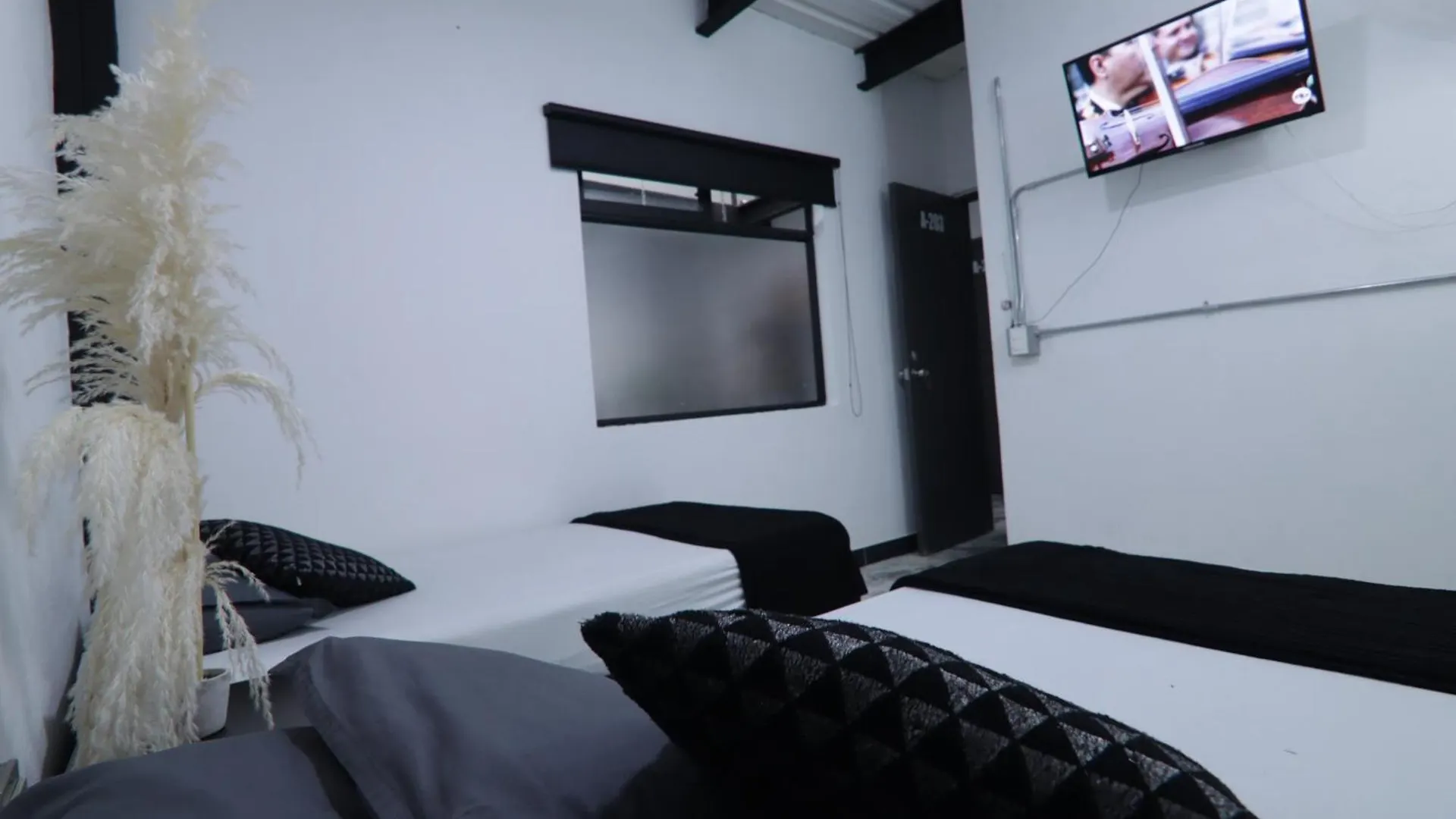 Hotel Casa Laureles Malibu Medellín