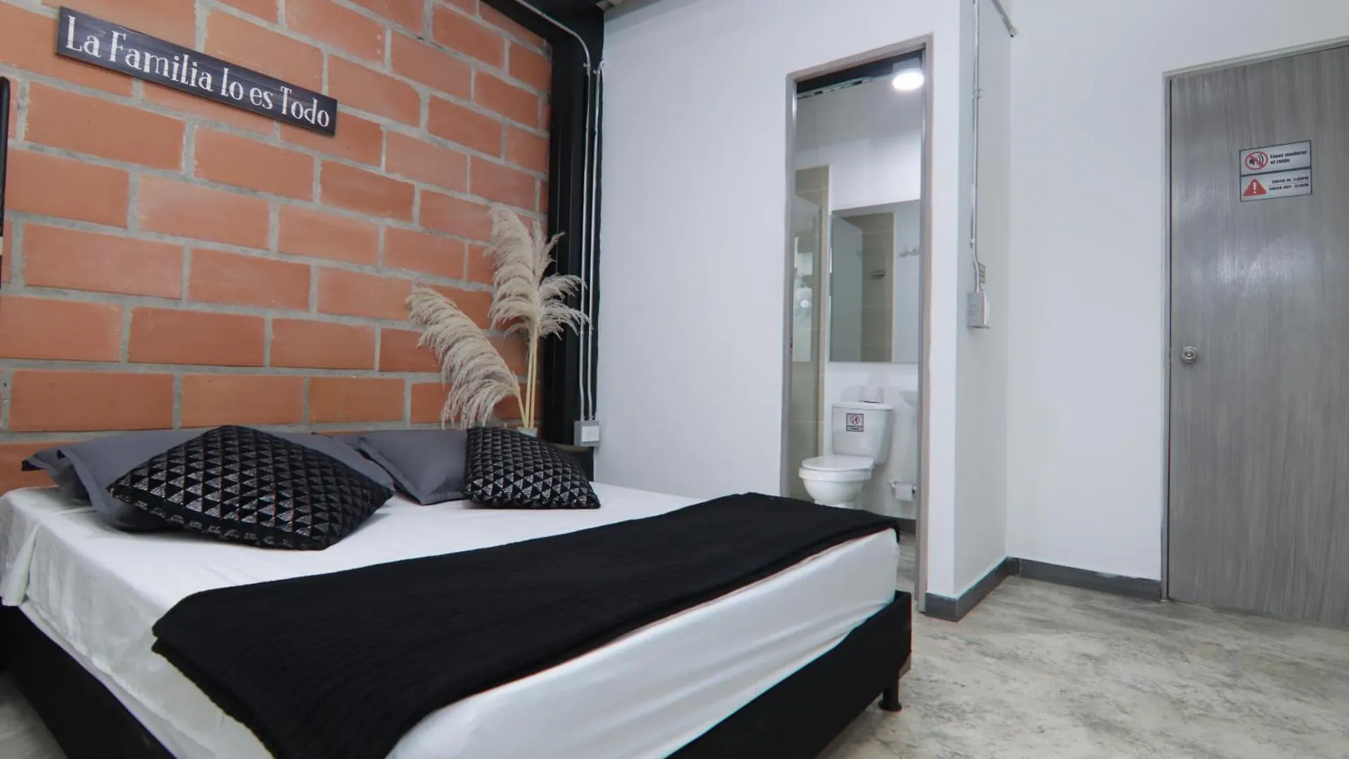 Hotel Casa Laureles Malibu Medellín 0*,  Colombia
