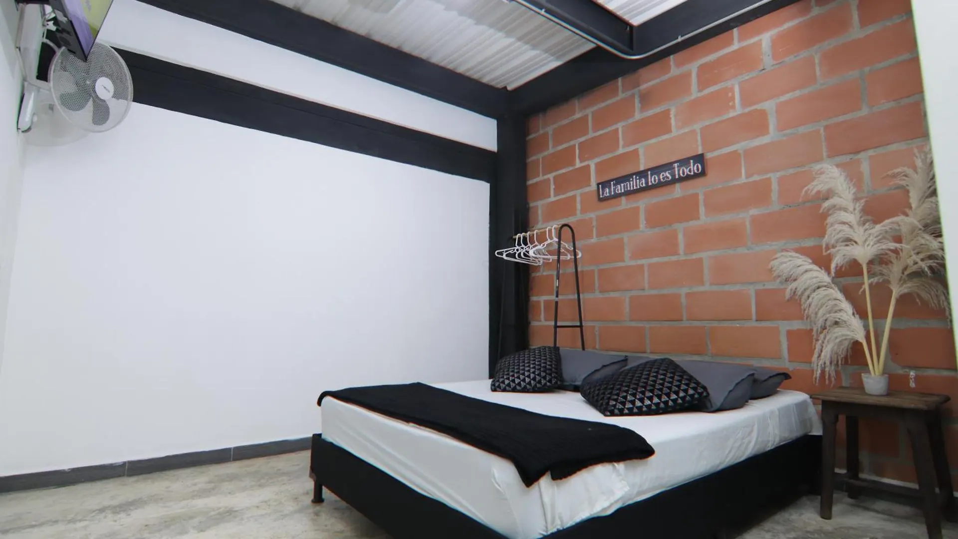 Hotel Casa Laureles Malibu Medellín