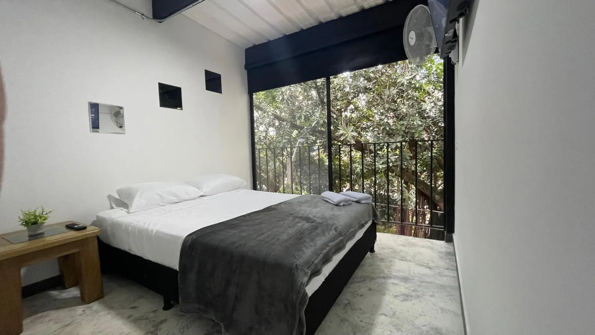 Hotel Casa Laureles Malibu Medellín