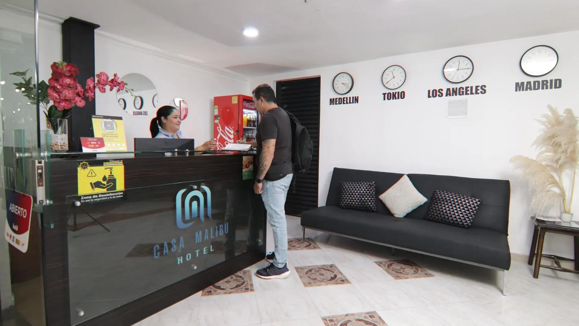 Hotel Casa Laureles Malibu Medellín