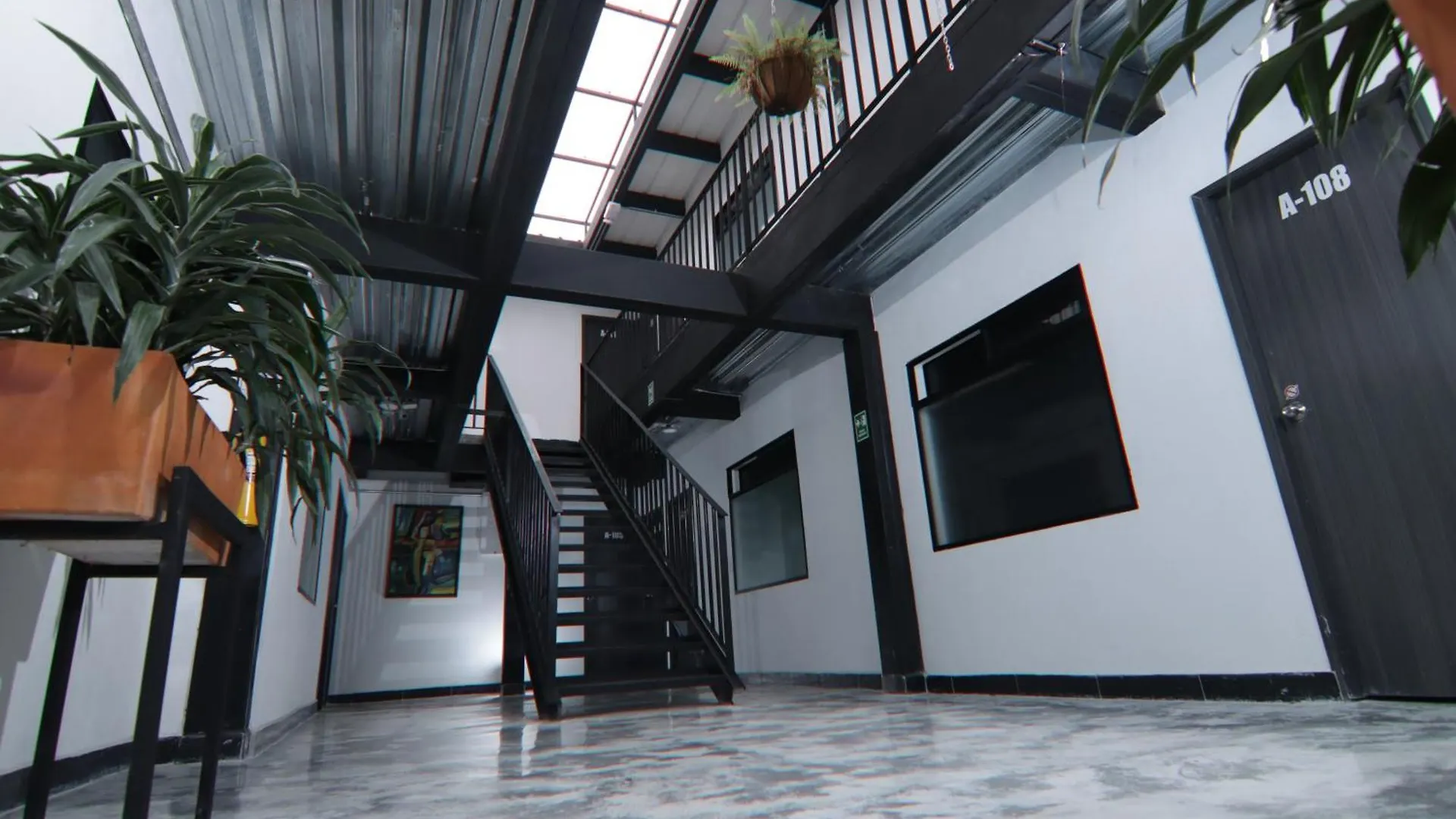 Hotel Casa Laureles Malibu Medellín