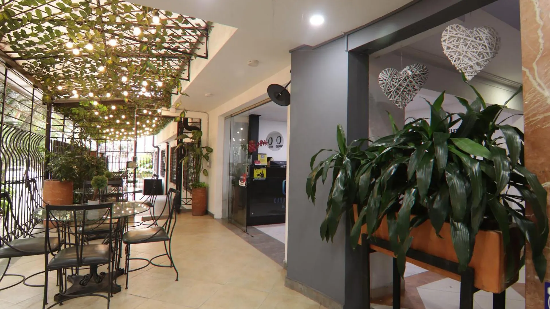 Hotel Casa Laureles Malibu Medellín Colombia