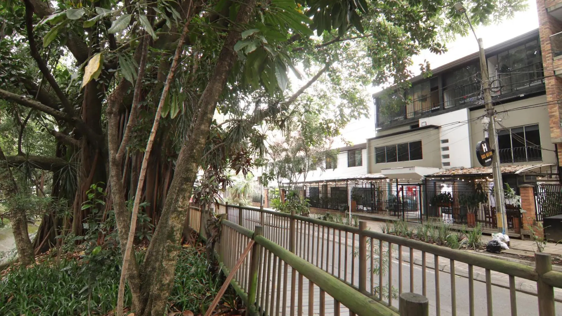 Hotel Casa Laureles Malibu Medellín