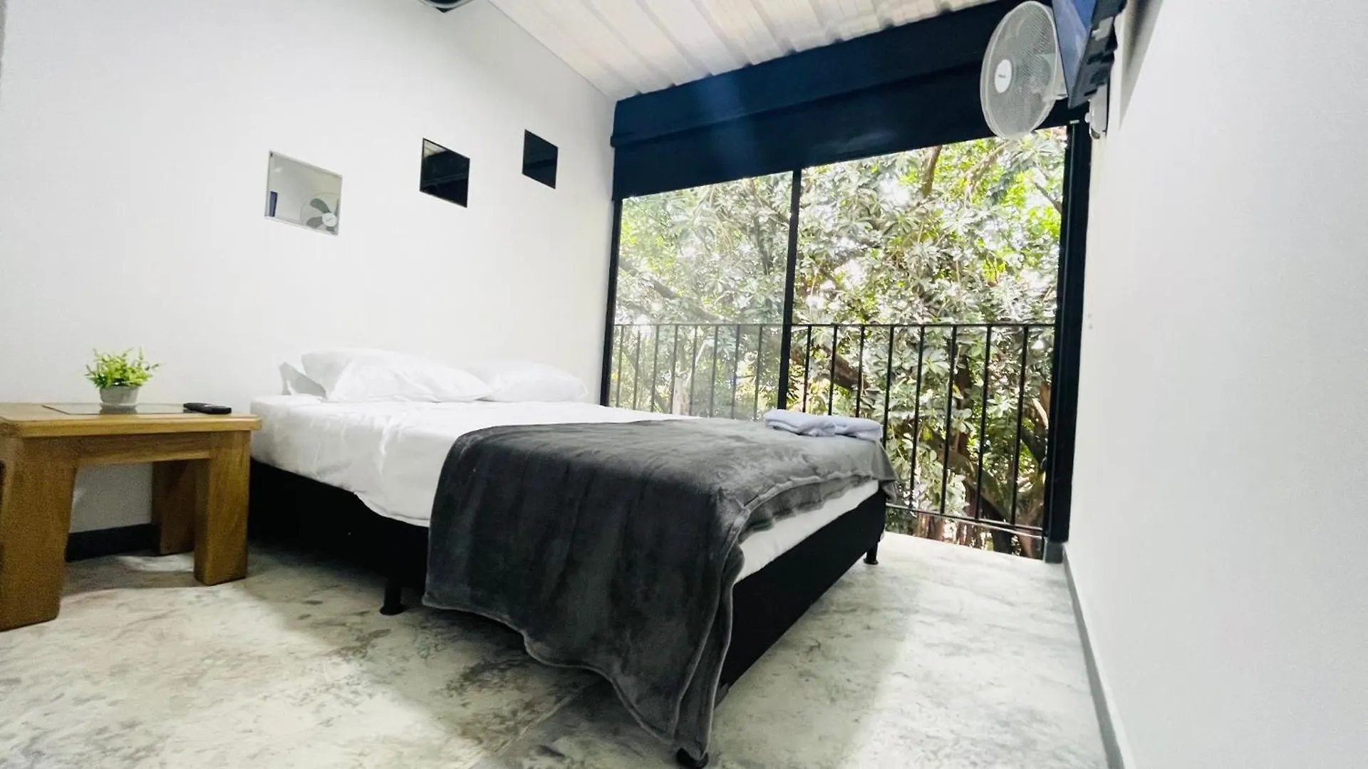 Hotel Casa Laureles Malibu Medellín